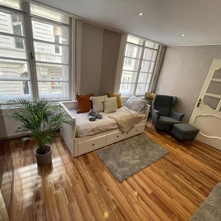 Vintage Home In The Heart Of The City Boedapest Buitenkant foto