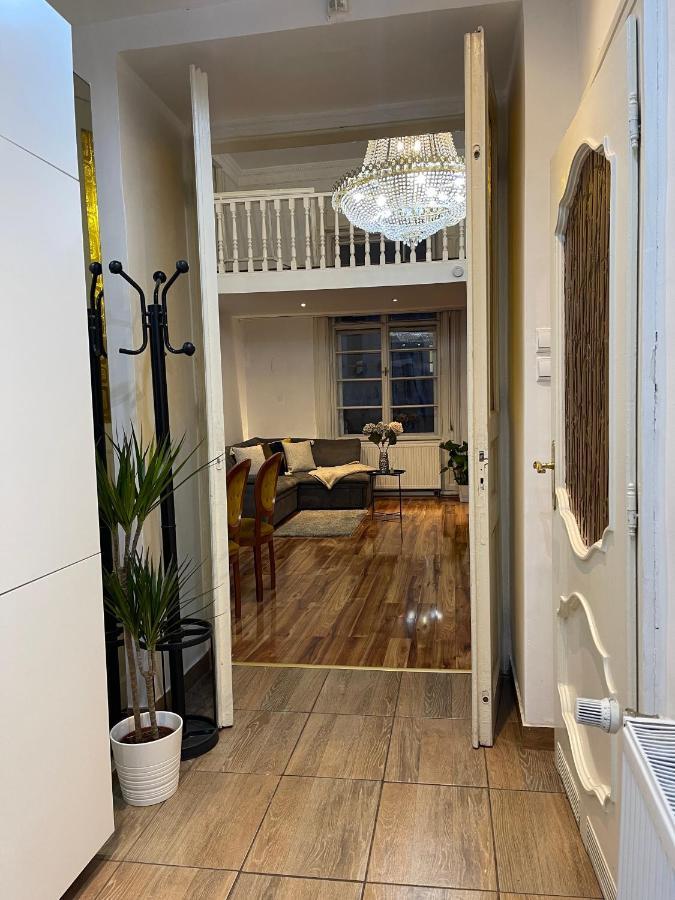 Vintage Home In The Heart Of The City Boedapest Buitenkant foto