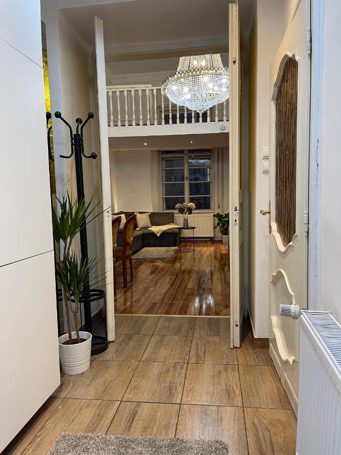 Vintage Home In The Heart Of The City Boedapest Buitenkant foto